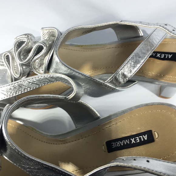 NWOT Alexa Marie Silver Sandals (B2031) - Picture 8 of 8